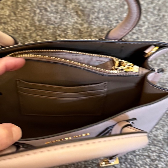 Michael Kors Mercer Love Detailed Messenger Handbag - Picture 11 of 16